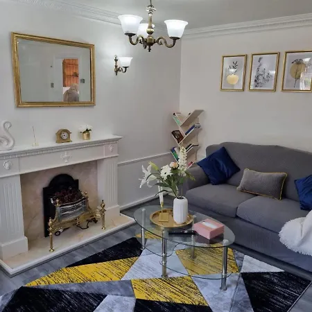 Modern 2-bed - Private Garden Parking & Wifi * ليدز